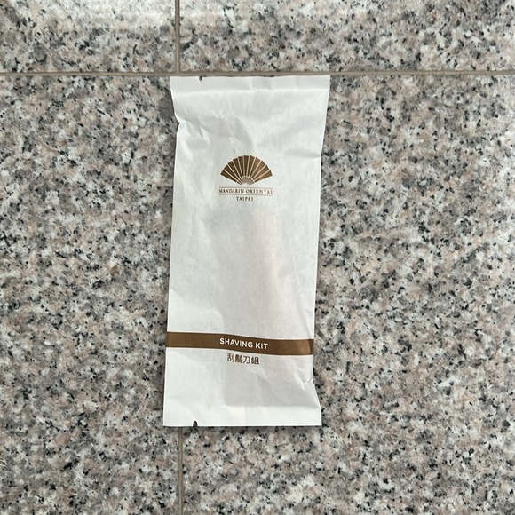 NWT Mandarin Oriental Taipei Hotel amenities with burlap padded slippers size11” - Picture 3 of 16